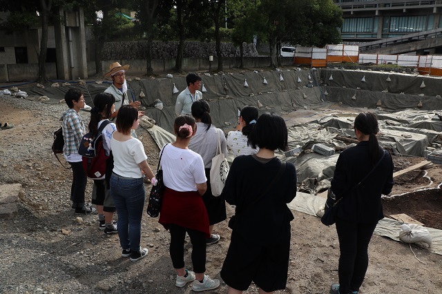 9月14日　奈良県立美術館北隣　発掘現場-r.jpg