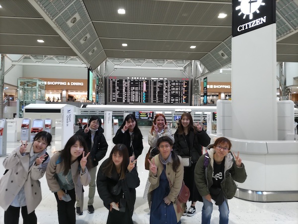 写真１：成田空港にてのコピー.JPG