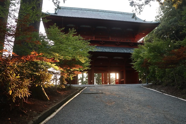 9月8日　高野山大門-r.jpg