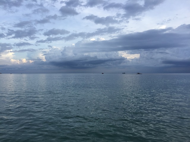 25日 チャム島の海-r.jpg